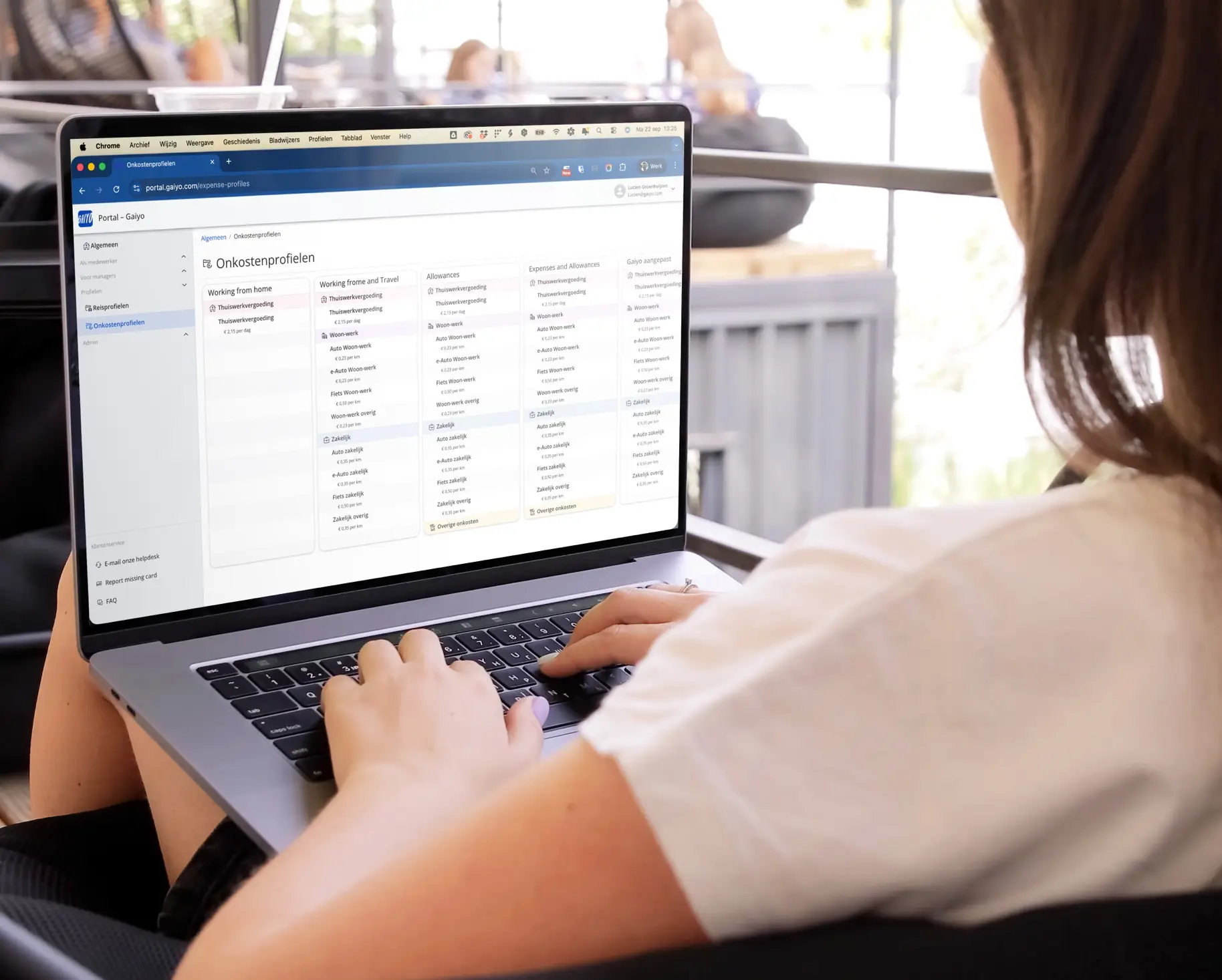 HR-medewerker bekijkt in Gaiyo Enterprise het zelf te configureren onkosten- en mobiliteitsprofiel voor medewerkers.